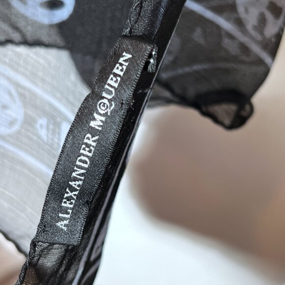 Alexander McQueen Silk Large Iconic Skull Scarf Shawl Black White - Picture 5 of 8